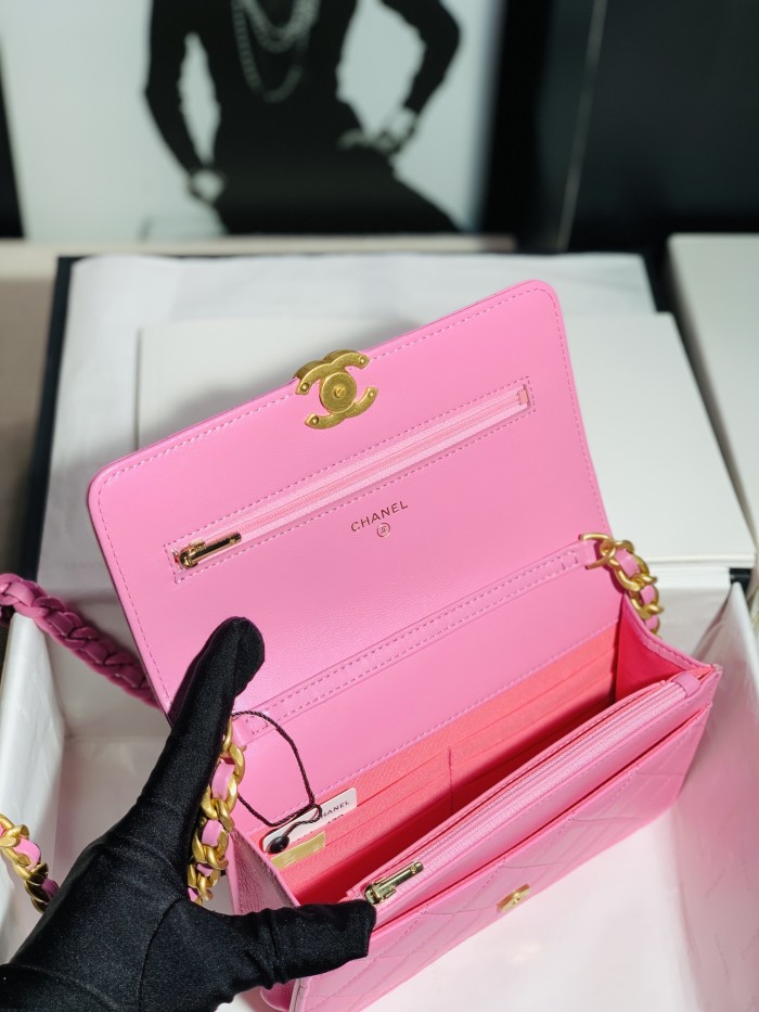  Handbag  Chanel  size  12*19*3.5 cm