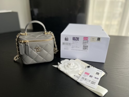  Handbag   Chanel  AP2198  size  11cmx8.5cmx7 cm