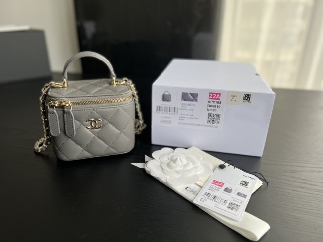  Handbag   Chanel  AP2198  size  11cmx8.5cmx7 cm