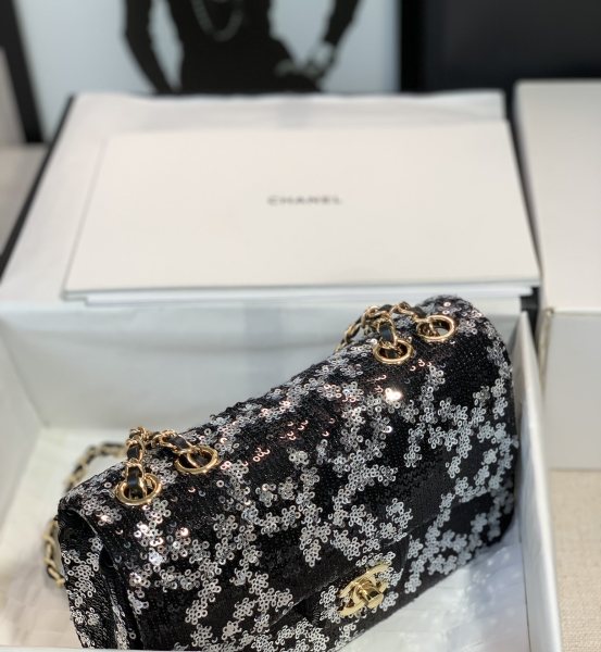 Handbag  Chanel  size 20 cm
