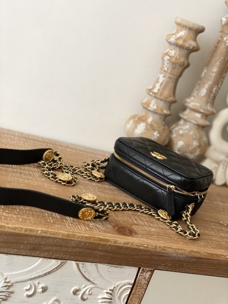  Handbag   Chanel 2858  size  14x10x7 cm