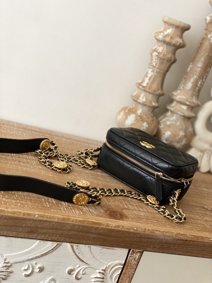  Handbag   Chanel 2858  size  14x10x7 cm