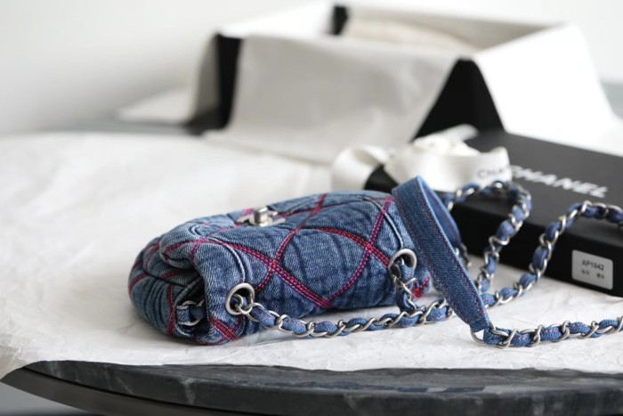  Handbag   Chanel  size  22 cm