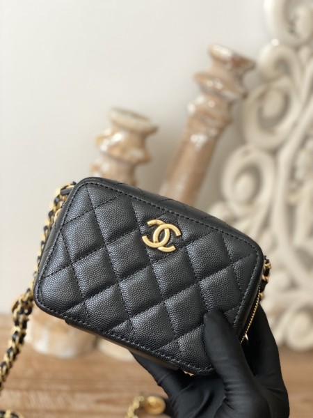  Handbag   Chanel 2858  size  14x10x7 cm