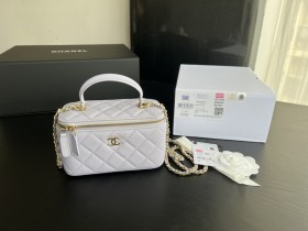  Handbag Chanel  AP2199  size  17cmx9.5cmx8 cm