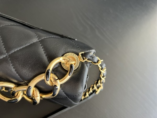 Handbag  Chanel  3366  size  17cmx8.5cmx11.5 cm