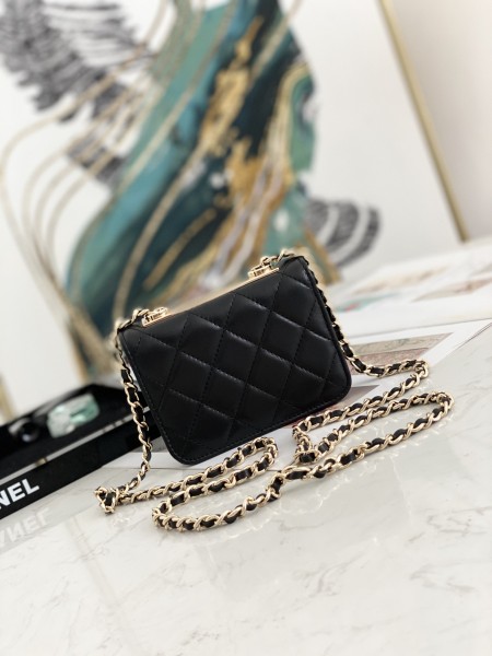  Handbag  Chanel 82768  size  12.5 2.5 9 cm