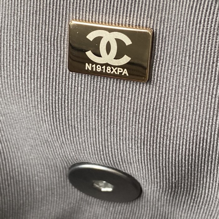  Handbag  Chanel  size 30 cm