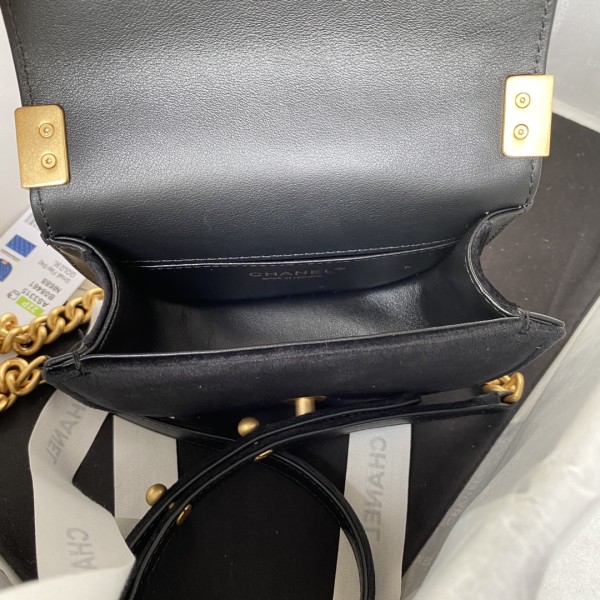 Handbag   Chanel AS3315 size  15x9.5x4.5 cm