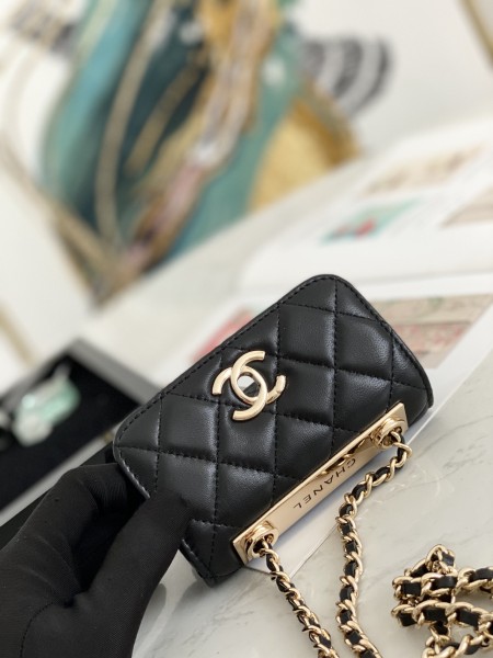  Handbag  Chanel 82768  size  12.5 2.5 9 cm