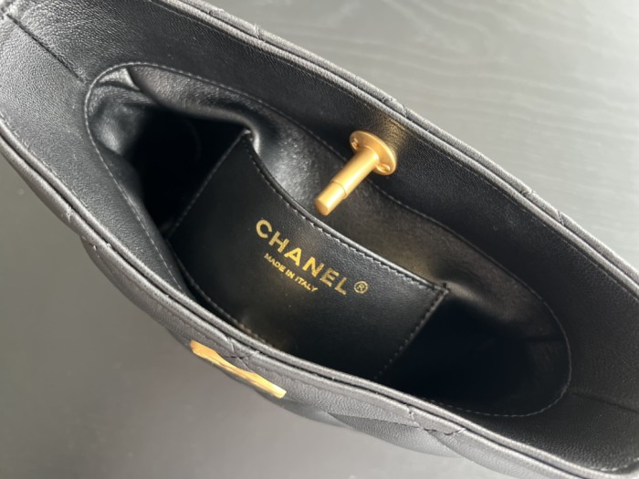  Handbag   Chanel  3223  size  16cmx19cmx8 cm