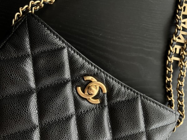  Handbag   Chanel   3223  size  16cmx19cmx8 cm