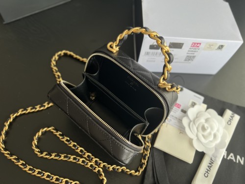  Handbag  Chanel AP2874  size 13.5cmx8.5cmx6 cm