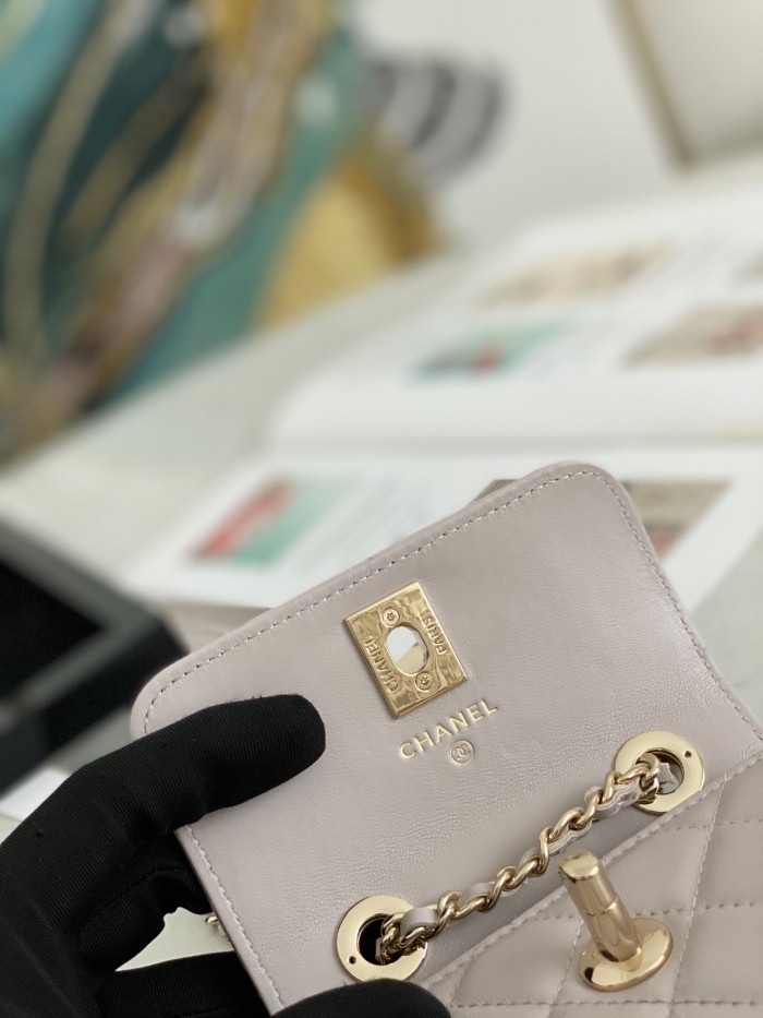  Handbag  Chanel  82768  size  12.5 2.5 9 cm