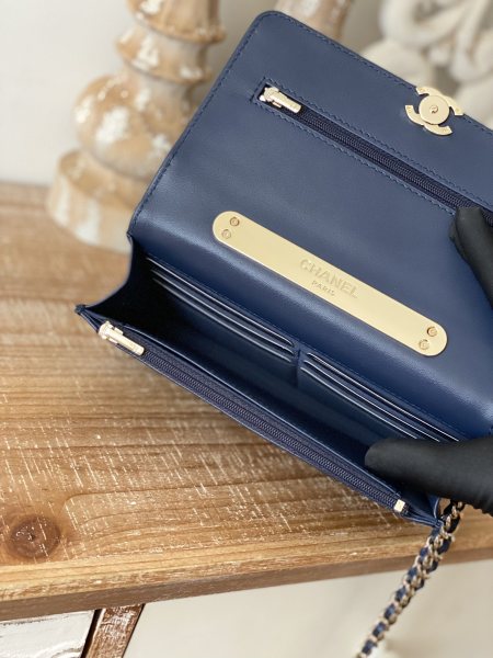  Handbag   Chanel  81207  size 19 cm 