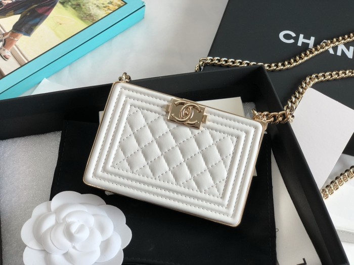 Handbag Chanel  size  11*7.5*2.4 cm