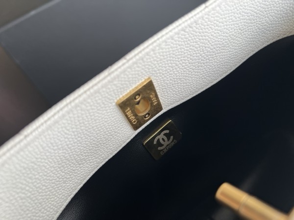  Handbag  Chanel  3223  size  16cmx19cmx8 cm 