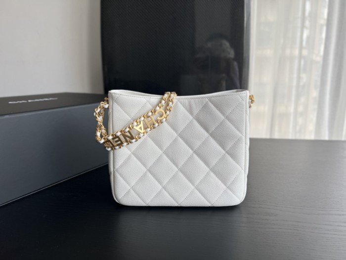  Handbag  Chanel  3223  size  16cmx19cmx8 cm 