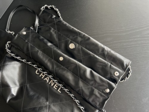  Handbag  Chanel  size  35cmx37cmx7 cm