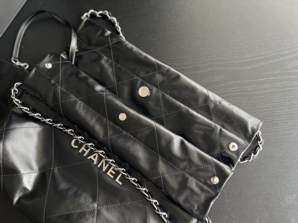  Handbag  Chanel  size  35cmx37cmx7 cm