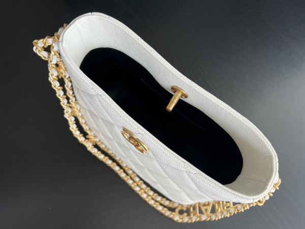  Handbag  Chanel  3223  size  16cmx19cmx8 cm 