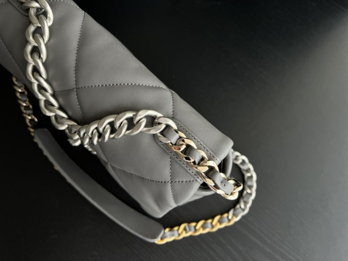  Handbag   Chanel 1160  size  26cmx16cmx9 cm 