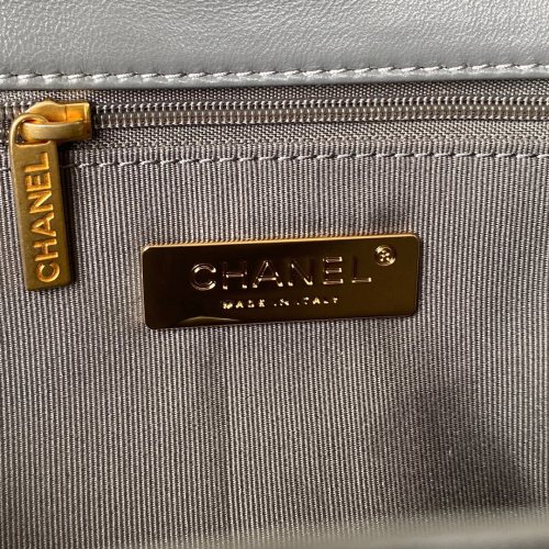  Handbag  Chanel  size 30 cm