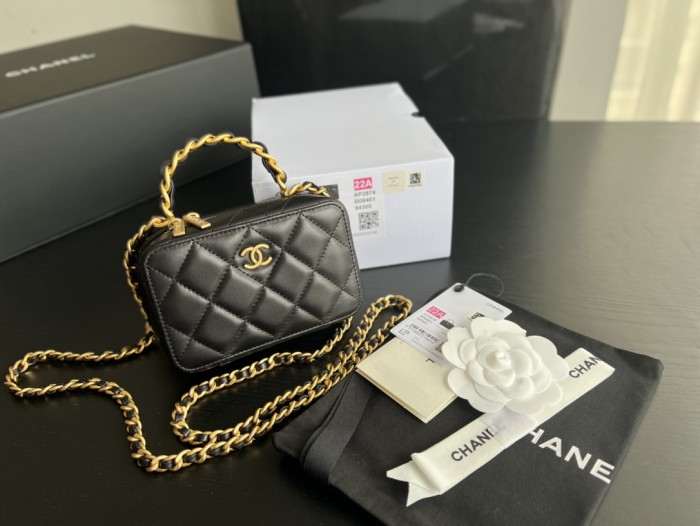  Handbag  Chanel AP2874  size 13.5cmx8.5cmx6 cm