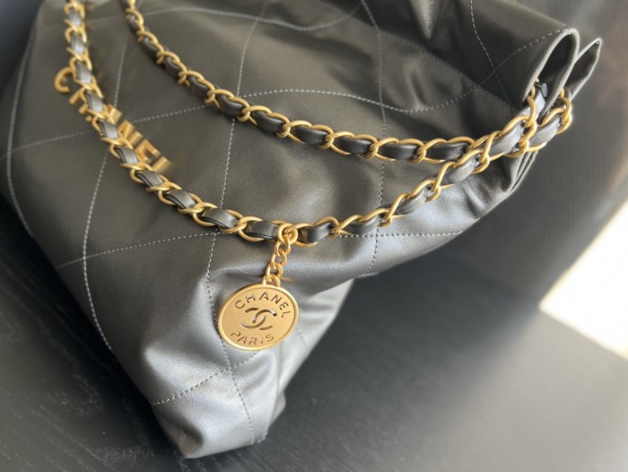 Handbag   Chanel  size  39cmx42cmx8 cm