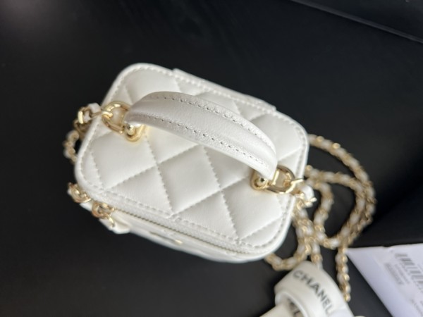  Handbag   Chanel  AP2198  size  11cmx8.5cmx7 cm