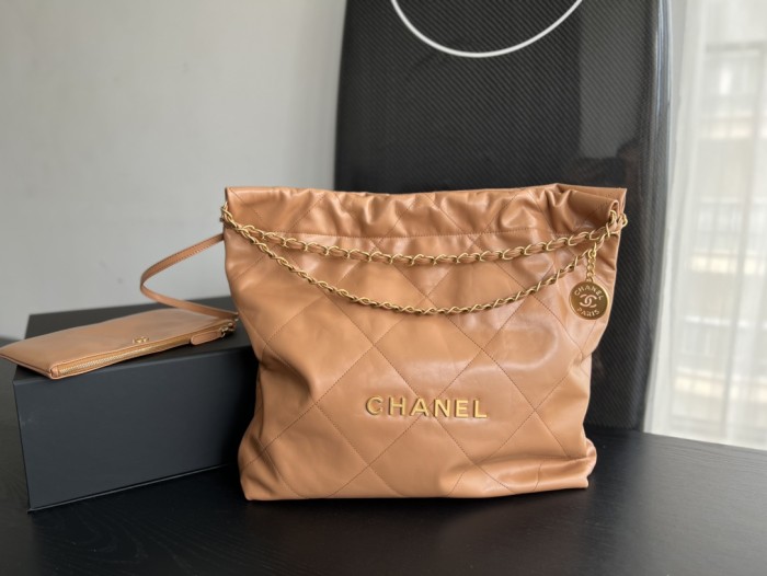  Handbag   Chanel  size  39cmx42cmx8 cm