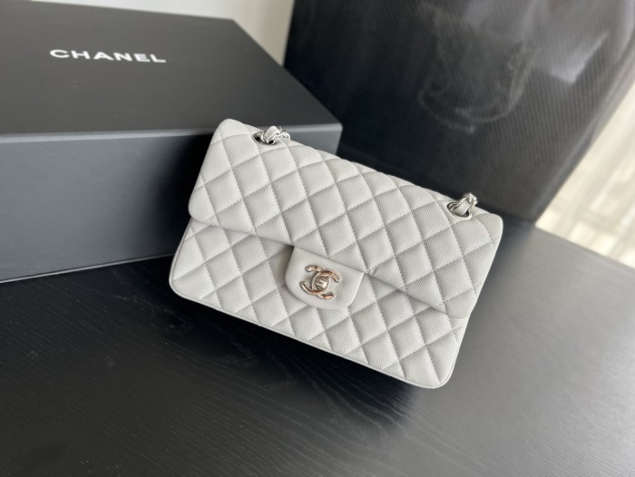 Handbag  Chanel  size 23 cm