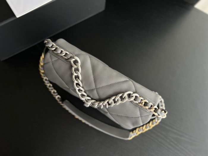  Handbag   Chanel 1160  size  26cmx16cmx9 cm 