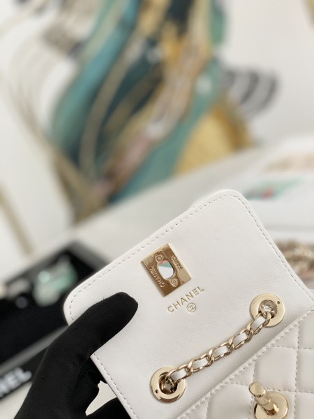  Handbag  Chanel 82768 size 12.5 2.5 9 cm