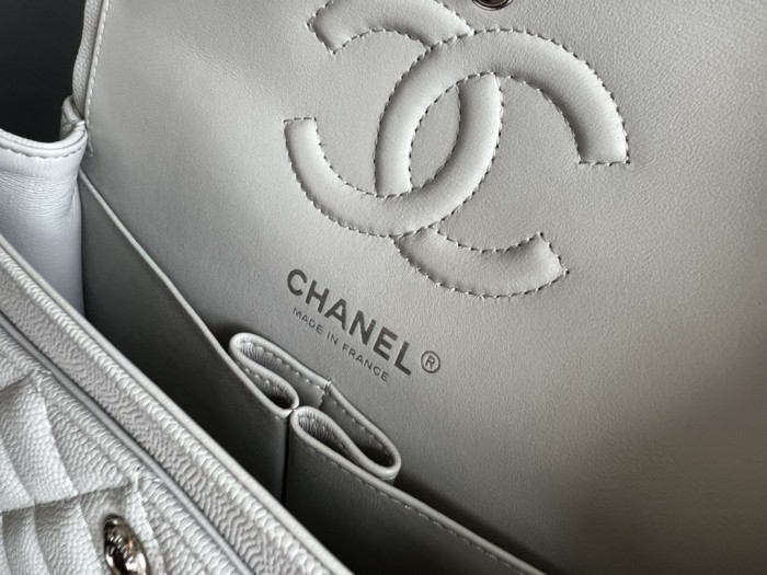 Handbag  Chanel  size 23 cm