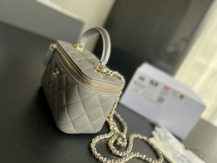  Handbag Chanel AP2199  size 17cmx9.5cmx8 cm 