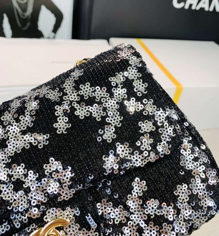  Handbag  Chanel  size 20 cm