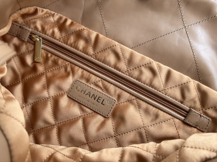  Handbag   Chanel  size 35cmx37cmx7 cm