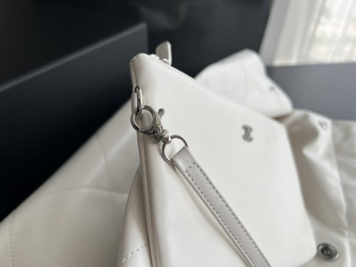  Handbag  Chanel  size  35cmx37cmx7 cm