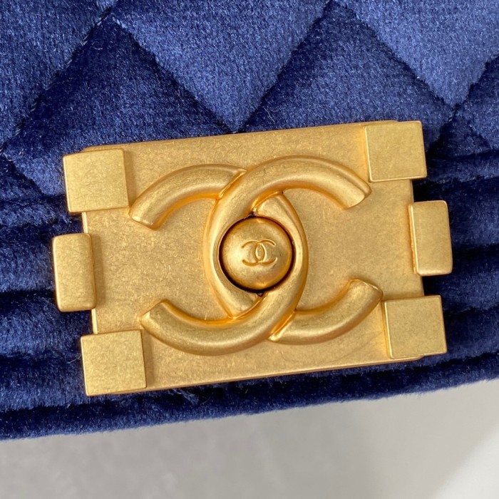 Handbag   Chanel  AS3350  size  18x12.5x6 cm