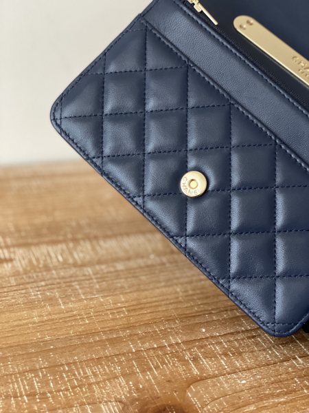  Handbag   Chanel  81207  size 19 cm 