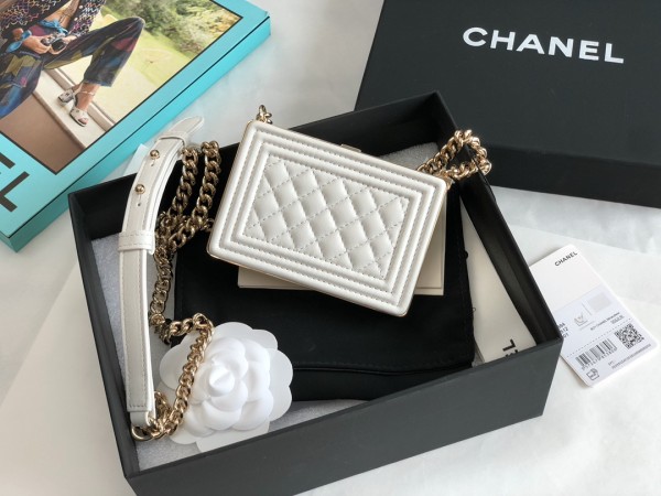Handbag Chanel  size  11*7.5*2.4 cm