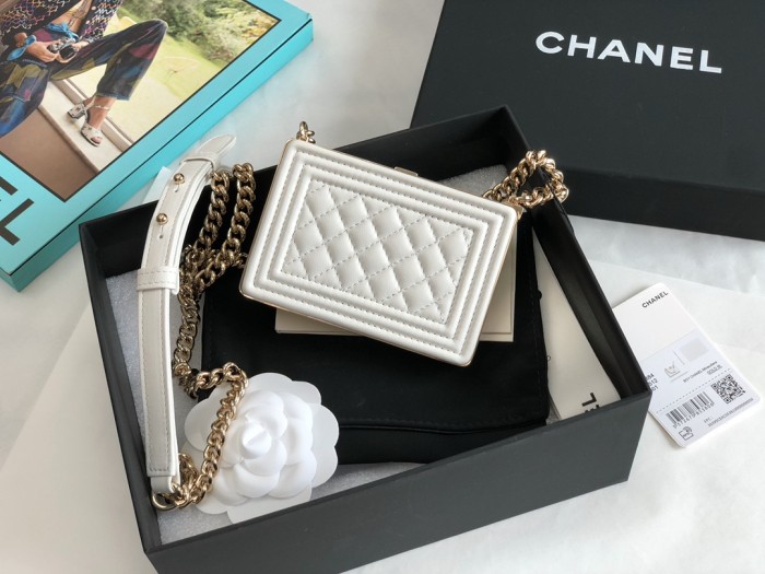 Handbag Chanel  size  11*7.5*2.4 cm