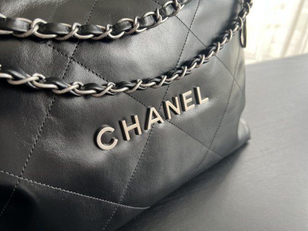  Handbag  Chanel  size  35cmx37cmx7 cm