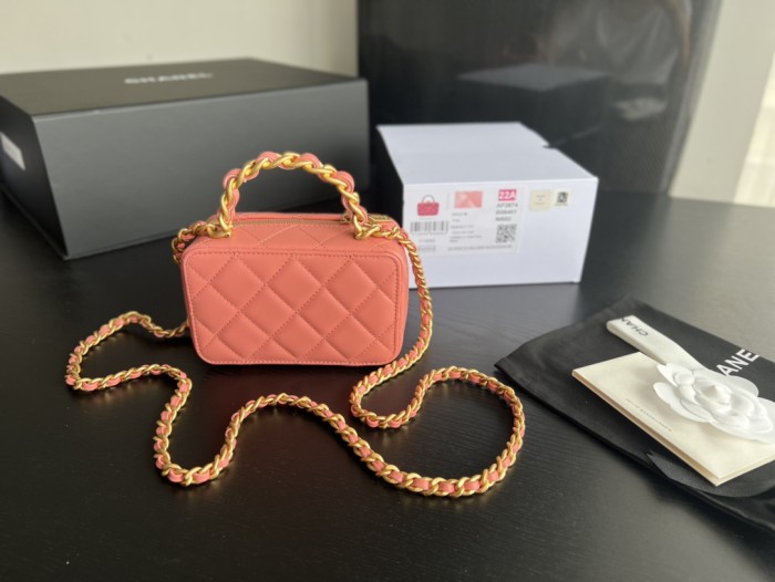 Handbag  Chanel AP2874  size 13.5cmx8.5cmx6 cm 