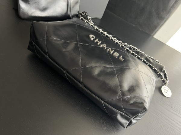  Handbag  Chanel  size  35cmx37cmx7 cm