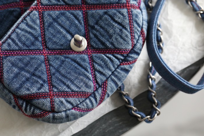  Handbag   Chanel  size  22 cm