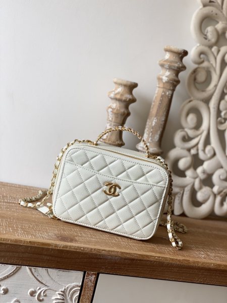  Handbag   Chanel  AP3222  size 19*13.5*7  cm