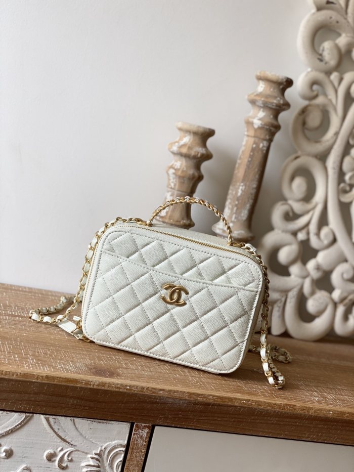  Handbag   Chanel  AP3222  size 19*13.5*7  cm