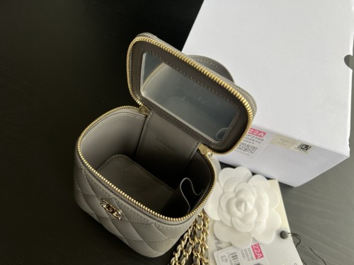  Handbag   Chanel  AP2198  size  11cmx8.5cmx7 cm